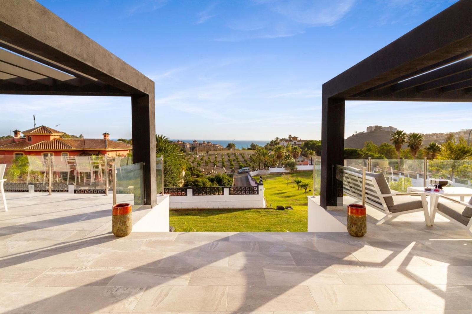 Vivi Homes - Casa Blanca Ii *
